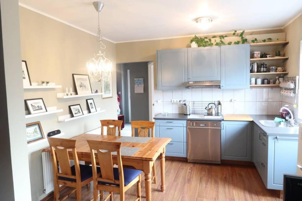 Apartament Warm And Welcoming Flat Downtown Akureyri Zewnętrze zdjęcie